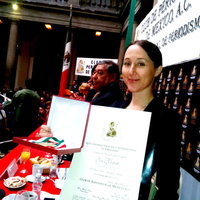 Eva Bartlett with an International Journalism Award