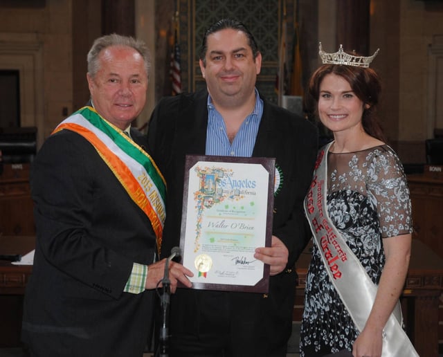 O'Brien receiving a certificate from the Mayor of Kilkenny