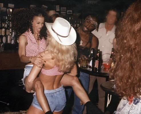 Nina Hartley (left), Heather Hunter (center), and 2Pac (right) on the "How Do U Want It" set
