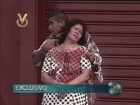 Malandro holds a woman captive and threatens to kill her before being shot in the head by police.