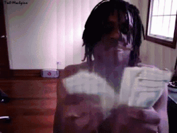 Chief Keef counting money while smoking a blunt