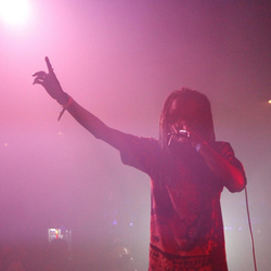 Photo of Mike G performing live.