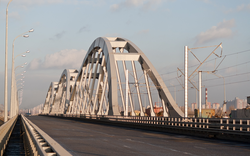 The Novo-Darnytskyi Bridge over the Dnieper river.