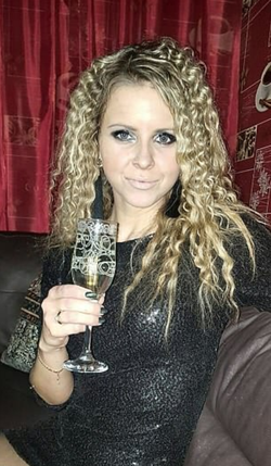 Ekaterina Fedyaeva at a nightclub having an alcoholic drink.