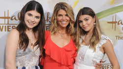 Lori Loughlin (middle) with daughters Olivia Jade Giannulli (R) and Isabella Rose Giannulli