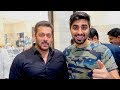 Mo Vlogs video of him meeting Salman Khan