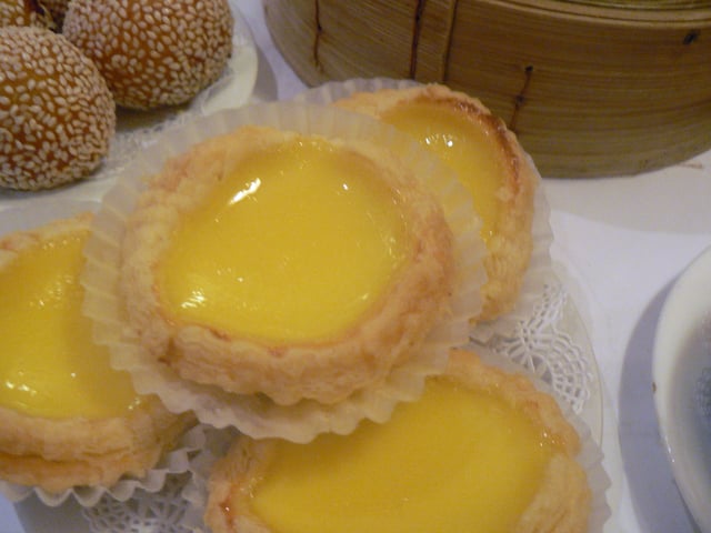 Egg custard tart is a type of xī diǎn (Western pastry) originally from Portugal and gain its popularity through Hong Kong.