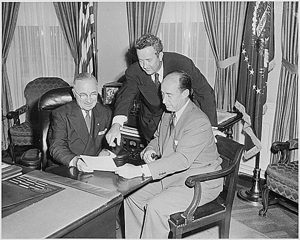 President Truman; Alabama Senator John J. Sparkman, vice presidential nominee; and Illinois Governor Adlai Stevenson, presidential nominee, in the Oval Office, 1952