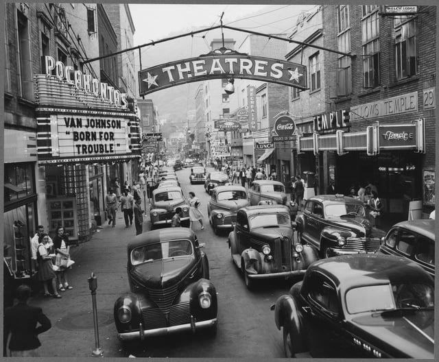 Saturday afternoon street scene, Welch, McDowell County, 1946