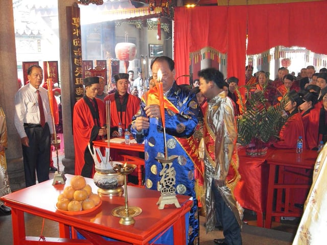 A Taoist rite for ancestor worship at the Xiao ancestral temple of Chaoyang, Shantou, Guangdong.