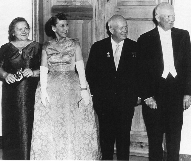 Nina Khrushcheva, Mamie Eisenhower, Khrushchev, and Dwight Eisenhower at a state dinner in 1959