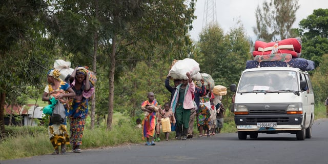 Population fleeing their villages due to fighting between FARDC and rebels groups, Sake North Kivu 30 April 2012