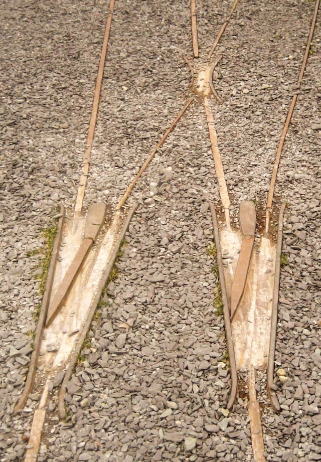 A narrow gauge plate switch