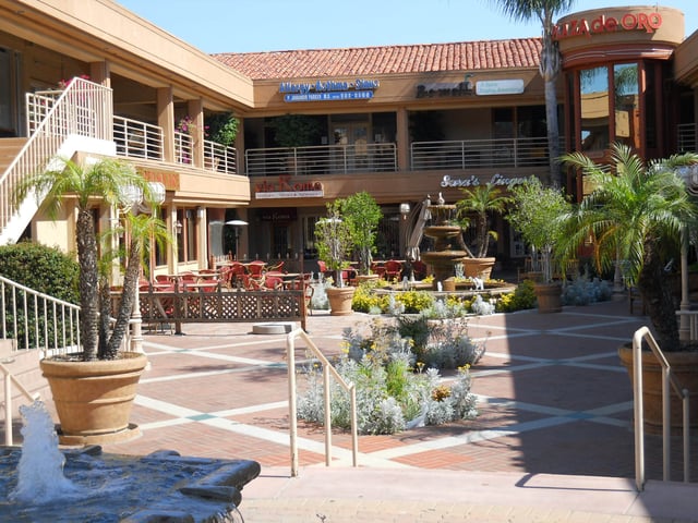 Plaza De Oro Shopping Center, Ventura Boulevard
