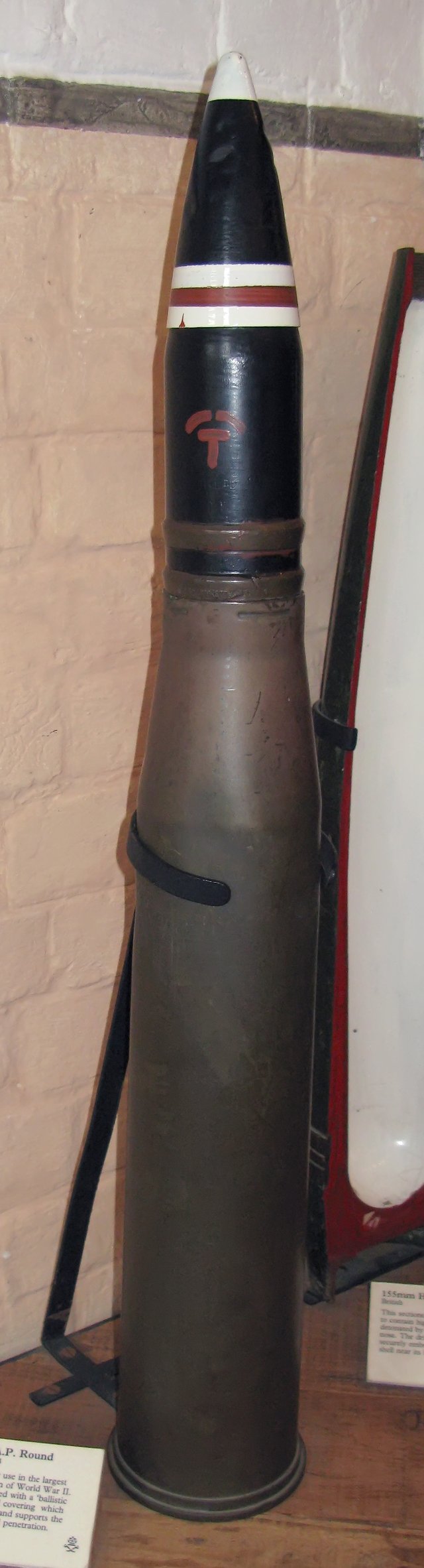 The complete AP round of a 17-pounder
