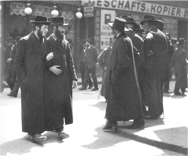 Orthodox Jews from Galicia in Leopoldstadt, Vienna, 1915