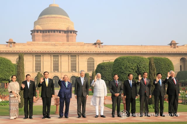 Prime Minister Thongloun Sisoulith with Indian Prime Minister Narendra Modi and ASEAN heads of state in New Delhi on 25 January 2018