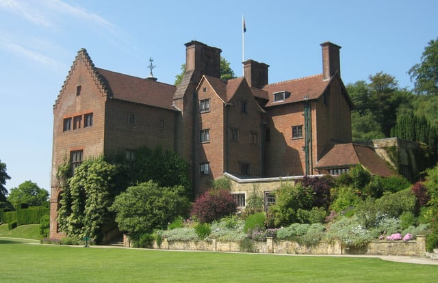 In 1922, Churchill bought the manor house of Chartwell in Kent.