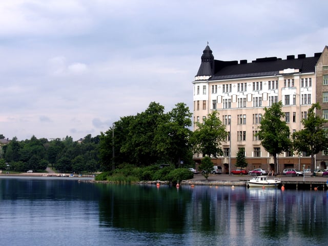 The view across summertime Eläintarhanlahti