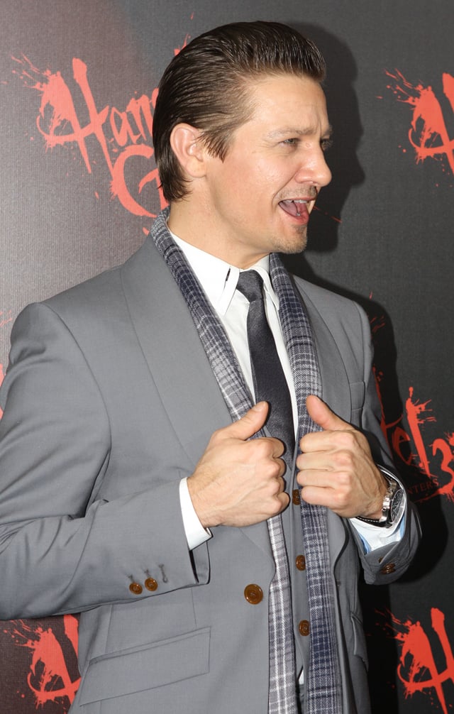 Renner at the Hansel and Gretel: Witch Hunters premiere in 2013