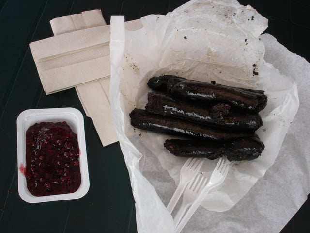 Finnish mustamakkara with lingonberry jam