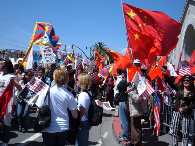 Pro-Tibetan protesters come into contact with pro-Chinese protesters in San Francisco