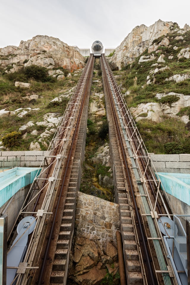 Panoramic elevator to San Pedro Hill.