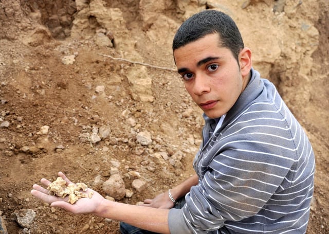 Uncovering the bones of Armenians in Deir ez-Zor.