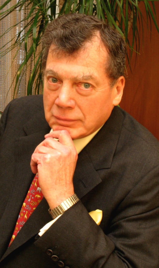 In 2003, billionare Edgar Bronfman Sr. took a NXIVM course at the encouragement of his daughters Sara and Clare. Later that year, he would denounce the group as a "cult" in a quote he gave to Forbes Magazine. He died in 2013.