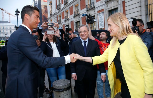 Ronaldo with Community of Madrid President Cristina Cifuentes during the title celebrations in Madrid.