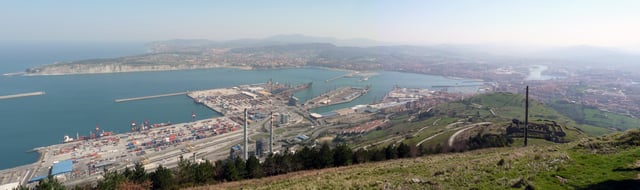 Panoramic view of the outer port, as seen from mount Serantes