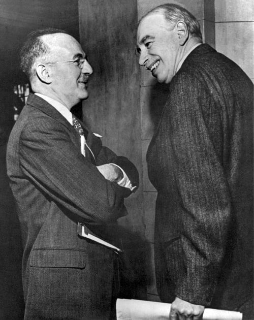 The economists Harry White (left) and John Maynard Keynes at the Bretton Woods Conference.