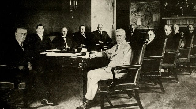 Woodrow Wilson and his cabinet (1918)