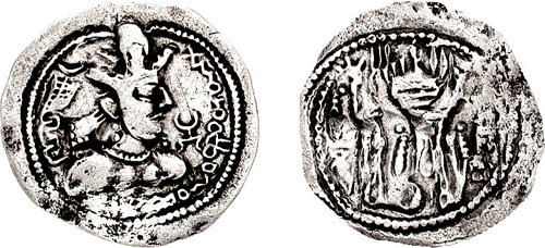 An early Alchon Huns coin based on a Sasanian design, with bust imitating Sasanian king Shapur II. Dated 400–440.