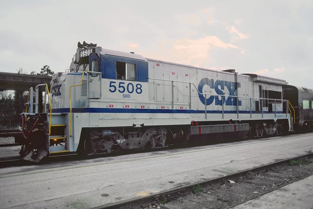 CSX 5508 ready to put office car on Silver Meteor.