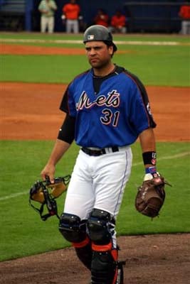 Mike Piazza playing for the Mets in 2004.