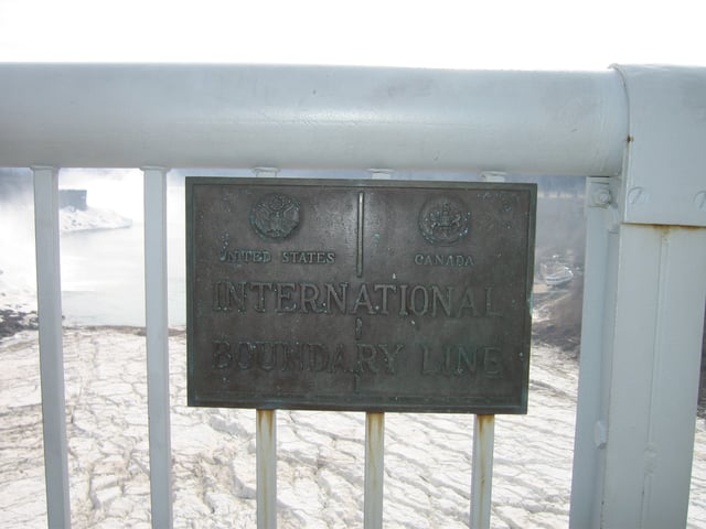 Border sign at the Rainbow Bridge, Niagara Falls