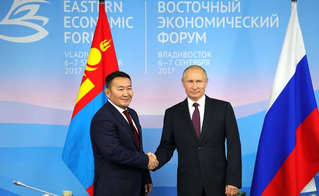 Mongolia's President Khaltmaagiin Battulga and Vladimir Putin in Vladivostok, September 2017
