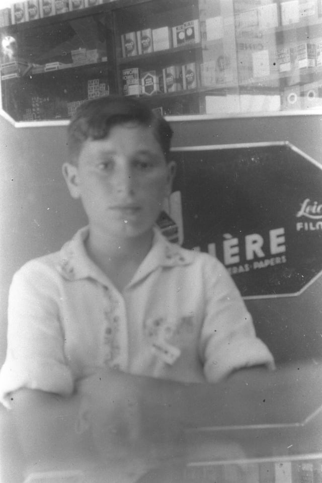 A picture of 13-year-old Shimon Peres taken in 1936