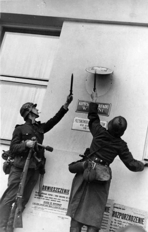 German soldiers removing Polish government insignia