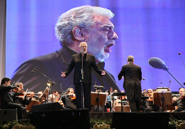 Domingo singing at a concert at the Obelisco in Buenos Aires in 2011