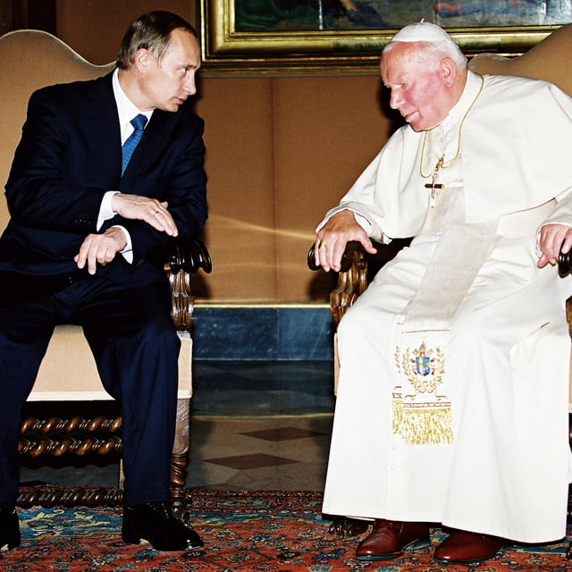 Russian President Vladimir Putin meeting John Paul II in June 2000