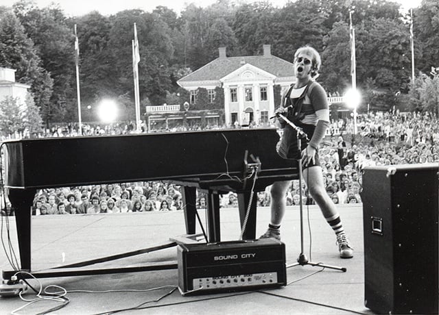 Elton John on stage in 1971