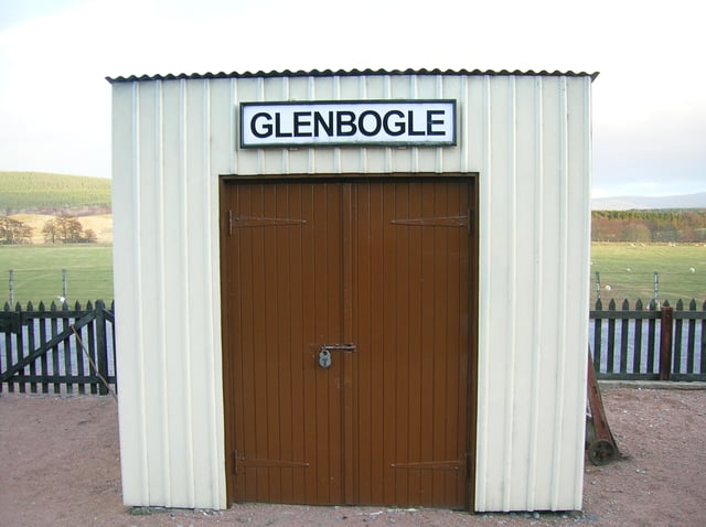 Glenbogle station sign at Broomhill.