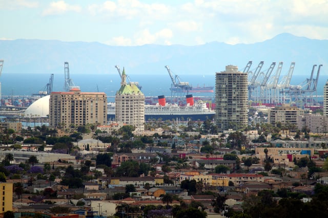 View from Signal Hill to Villa Riviera and port cranes (ca. 2009
