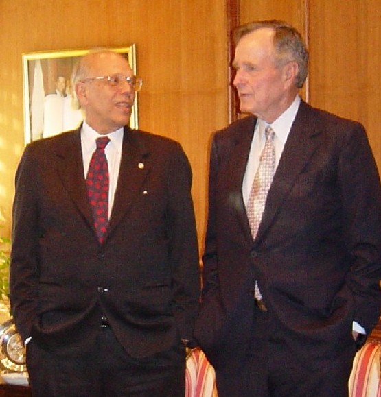 Uruguayan president Jorge Batlle with former U.S. president George H. W. Bush in 2003