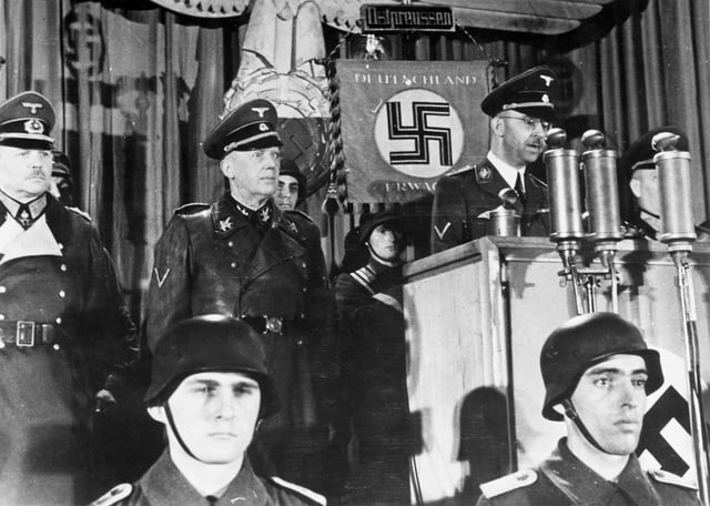 Himmler (at podium) with Heinz Guderian and Hans Lammers in October 1944
