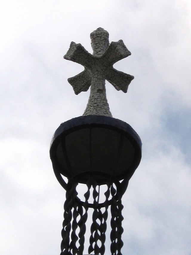 Traditional Gothic cross flower reinterpreted, one of the most typical features of Gaudí's works