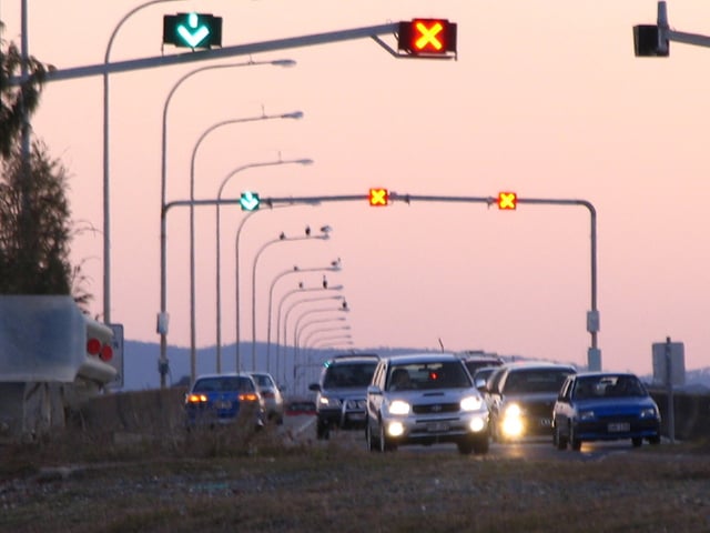 Houghton Highway, the second longest bridge in Australia, during peak hour