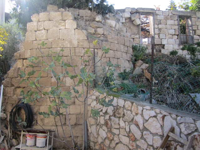 Remains of the Zaydani fortress in I'billin. Aqil temporarily lived in I'billin, and the village served as his rural headquarters. He was buried there in 1870.